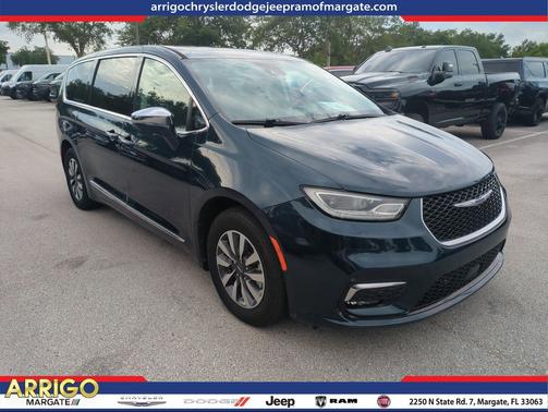 Fathom Blue Pearlcoat 2022 Chrysler Pacifica Hybrid Limited