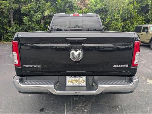 Diamond Black Crystal Pearlcoat 2021 RAM 1500 Big Horn/Lone Star