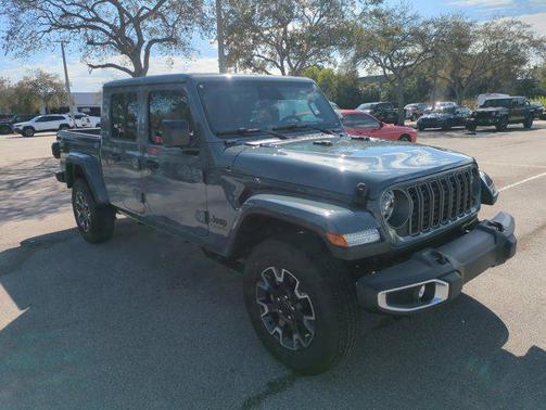 2026 Jeep Gladiator Sahara 4x4