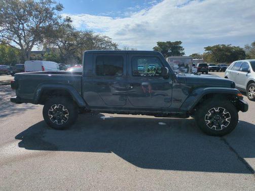 2026 Jeep Gladiator Sahara 4x4