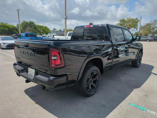 Diamond Black Crystal Pearlcoat 2026 RAM 1500 Big Horn/Lone Star