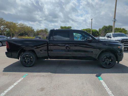 Diamond Black Crystal Pearlcoat 2026 RAM 1500 Big Horn/Lone Star