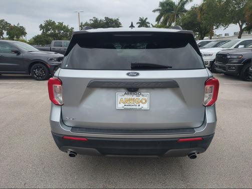 Iconic Silver Metallic 2022 Ford Explorer XLT
