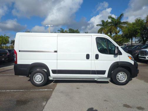 Bright White Clearcoat 2025 RAM ProMaster 2500 Tradesman