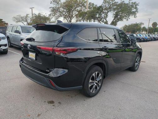2024 Toyota Highlander LE