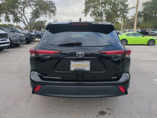 2024 Toyota Highlander LE