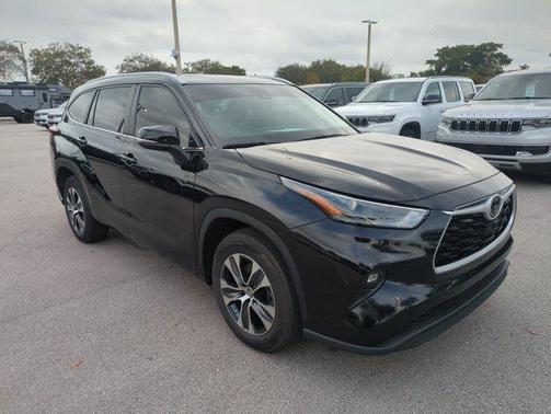 2024 Toyota Highlander LE