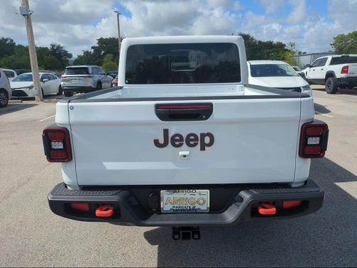 Bright White Clearcoat 2026 Jeep Gladiator Mojave 4x4