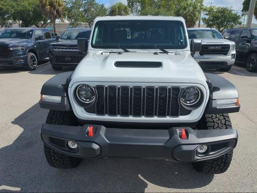 Bright White Clearcoat 2026 Jeep Gladiator Mojave 4x4