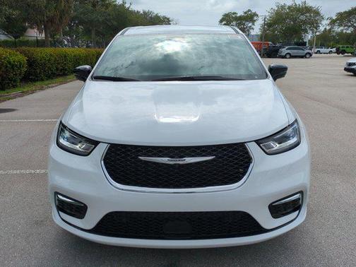 2025 Chrysler Pacifica L