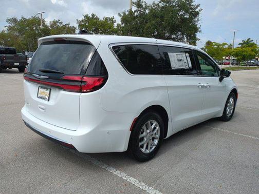 2025 Chrysler Pacifica L