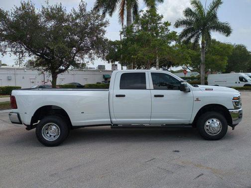 2025 RAM 3500 Tradesman Crew Cab 4x4 8' Box