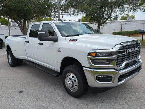 2025 RAM 3500 Tradesman Crew Cab 4x4 8' Box