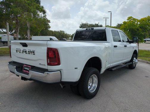 2025 RAM 3500 Tradesman Crew Cab 4x4 8' Box