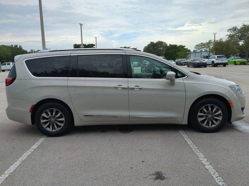 2019 Chrysler Pacifica Touring-L Plus