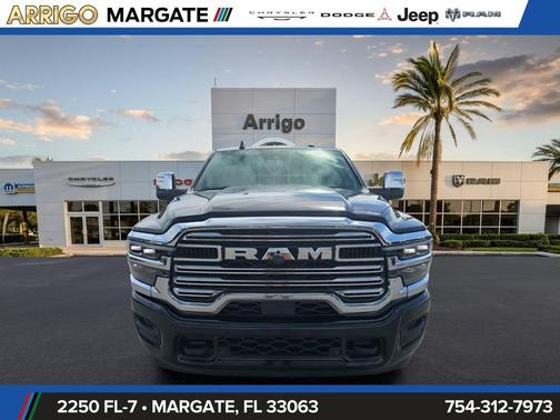 Diamond Black Crystal Pearlcoat 2026 RAM 3500 Laramie Crew Cab 4x4 8' Box
