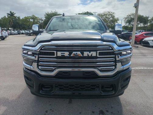 Diamond Black Crystal Pearlcoat 2026 RAM 3500 Laramie Crew Cab 4x4 8' Box