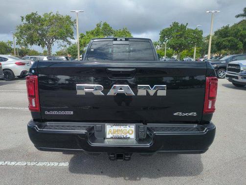 Diamond Black Crystal Pearlcoat 2026 RAM 3500 Laramie Crew Cab 4x4 8' Box