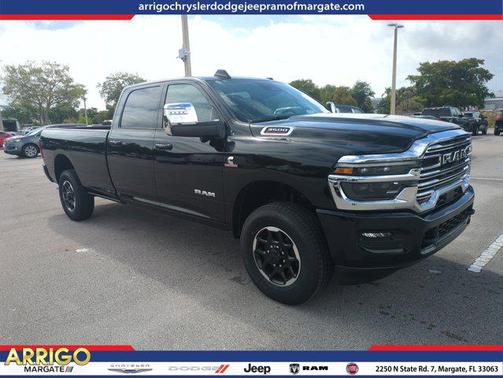 Diamond Black Crystal Pearlcoat 2026 RAM 3500 Laramie Crew Cab 4x4 8' Box
