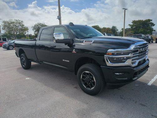 Diamond Black Crystal Pearlcoat 2026 RAM 3500 Laramie Crew Cab 4x4 8' Box