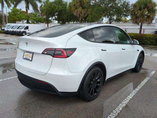 2021 Tesla Model Y Standard Range Rear-Wheel Drive