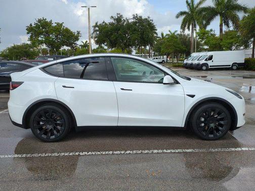 2021 Tesla Model Y Standard Range Rear-Wheel Drive