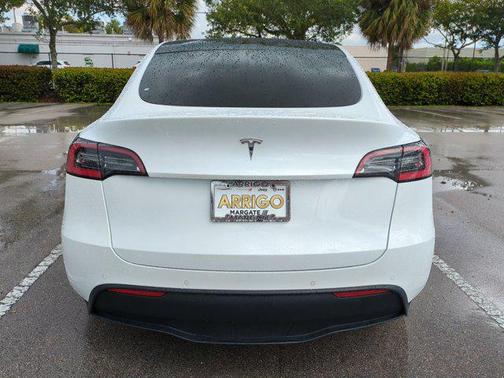 2021 Tesla Model Y Standard Range Rear-Wheel Drive