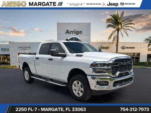Bright White Clearcoat 2025 RAM 2500 Big Horn Crew Cab 4x4 6'4' Box