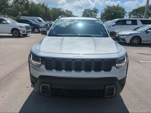 Silver Zynith Clearcoat 2026 Jeep Cherokee Limited