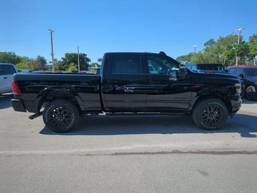 Diamond Black Crystal Pearlcoat 2026 RAM 2500 Limited Crew Cab 4x4 6'4' Box