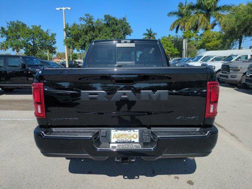 Diamond Black Crystal Pearlcoat 2026 RAM 2500 Limited Crew Cab 4x4 6'4' Box