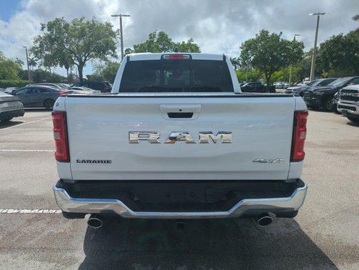 Ivory White Tri-Coat Pearlcoat 2026 RAM 1500 Laramie