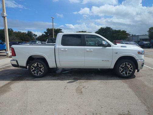 Ivory White Tri-Coat Pearlcoat 2026 RAM 1500 Laramie
