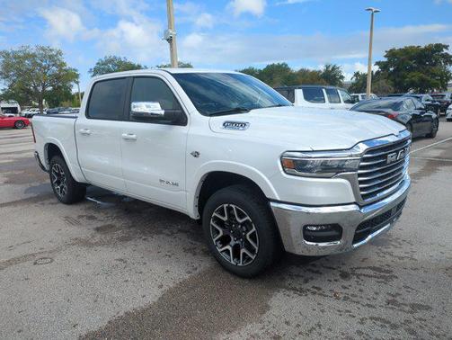Ivory White Tri-Coat Pearlcoat 2026 RAM 1500 Laramie