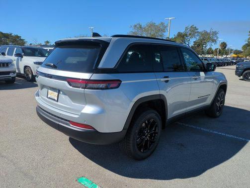 2026 Jeep Grand Cherokee Altitude