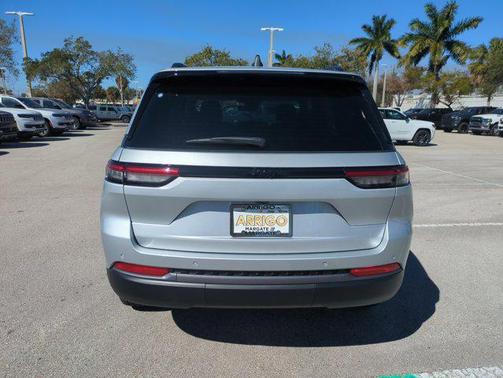 2026 Jeep Grand Cherokee Altitude