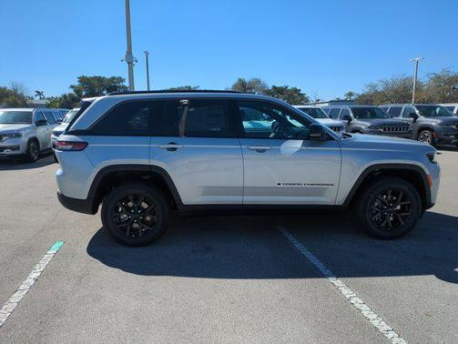 2026 Jeep Grand Cherokee Altitude