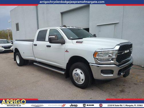 2024 RAM 3500 Tradesman Crew Cab 4x4 8' Box