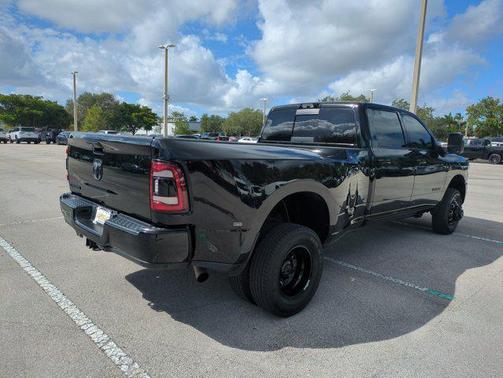 2024 RAM 3500 Laramie Crew Cab 4x4 8' Box