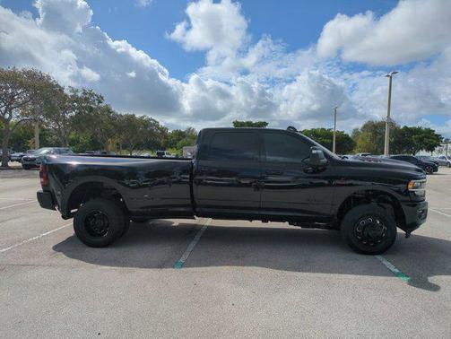 2024 RAM 3500 Laramie Crew Cab 4x4 8' Box