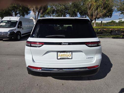 2025 Jeep Grand Cherokee Laredo