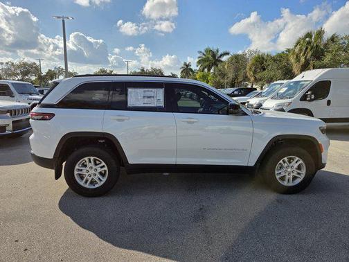 2025 Jeep Grand Cherokee Laredo