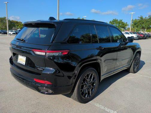 2025 Jeep Grand Cherokee Summit