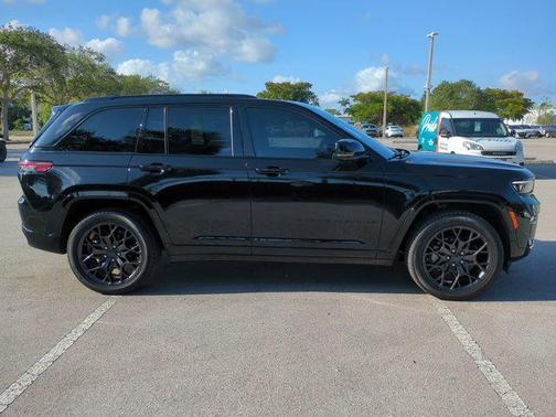 2025 Jeep Grand Cherokee Summit