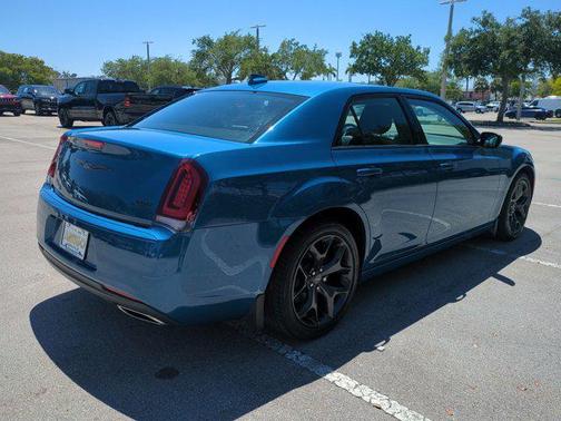2023 Chrysler 300 Touring