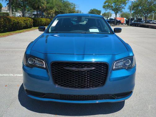 2023 Chrysler 300 Touring