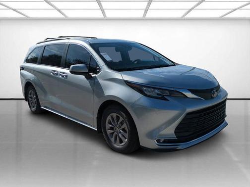 2021 Toyota Sienna XLE 8 Passenger