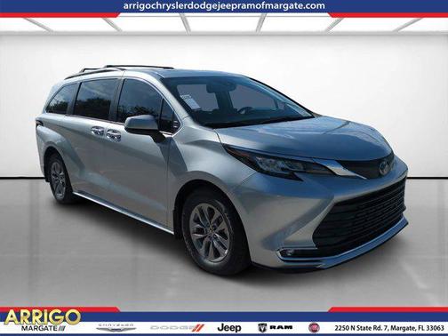 2021 Toyota Sienna XLE 8 Passenger