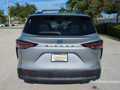 2021 Toyota Sienna XLE 8 Passenger