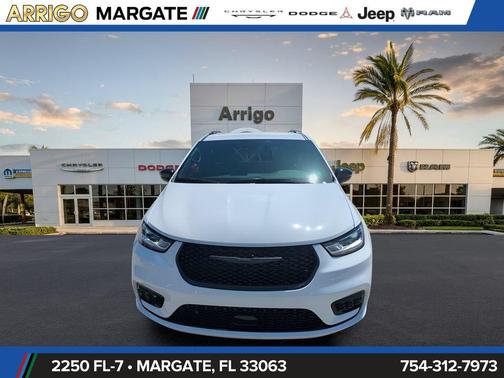 Bright White Clearcoat 2026 Chrysler Pacifica L